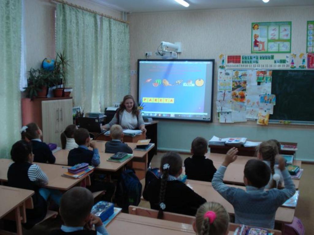Классные часы, посвященные 60-летию запуска первого искусственного спутника Земли.