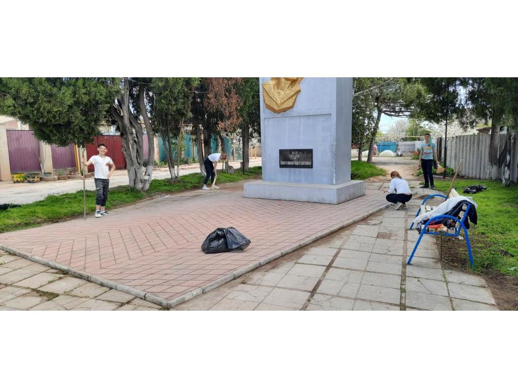 Всекрымская акция по уборке памятных и мемориальных мест