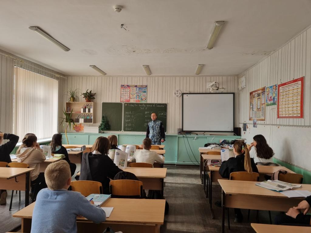 ПРОФИЛАКТИЧЕСКАЯ БЕСЕДА ИНСПЕКТОРА ПДН С УЧАЩИМИСЯ